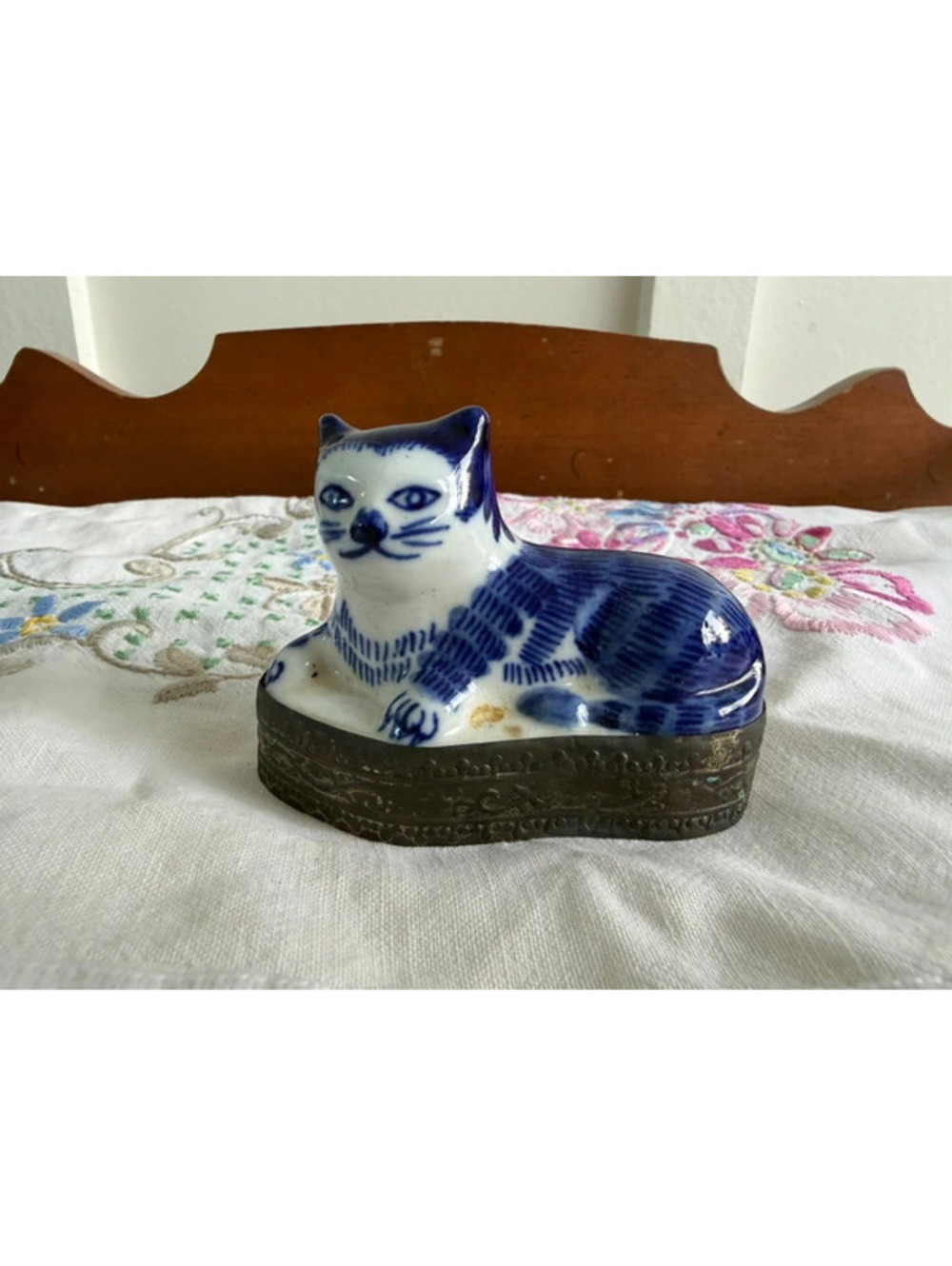 Vintage Blue & White Porcelain Cat Figurine Chinoiserie Lid ONLY